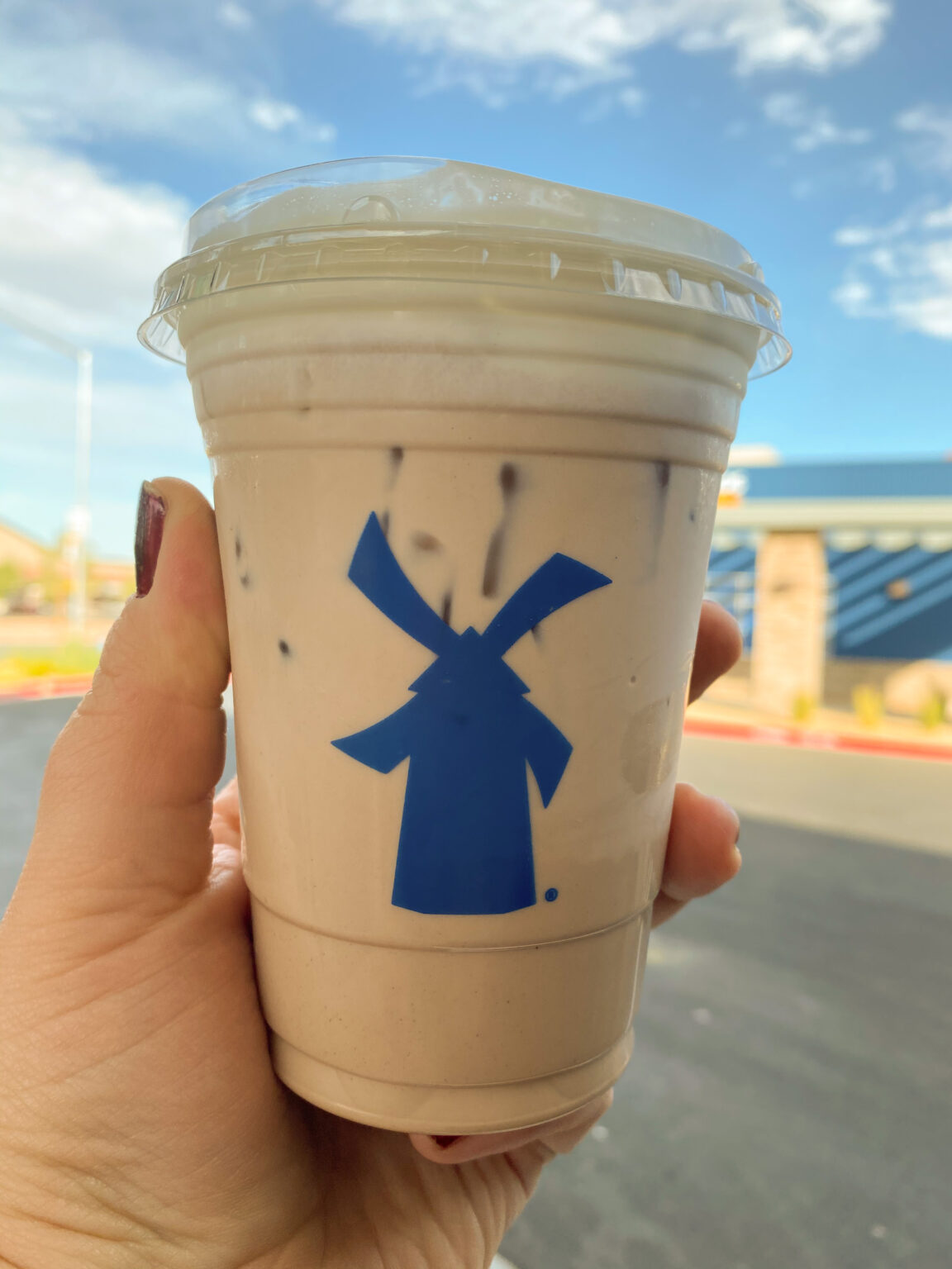 How To Make The Perfect White Coffee At Dutch Bros