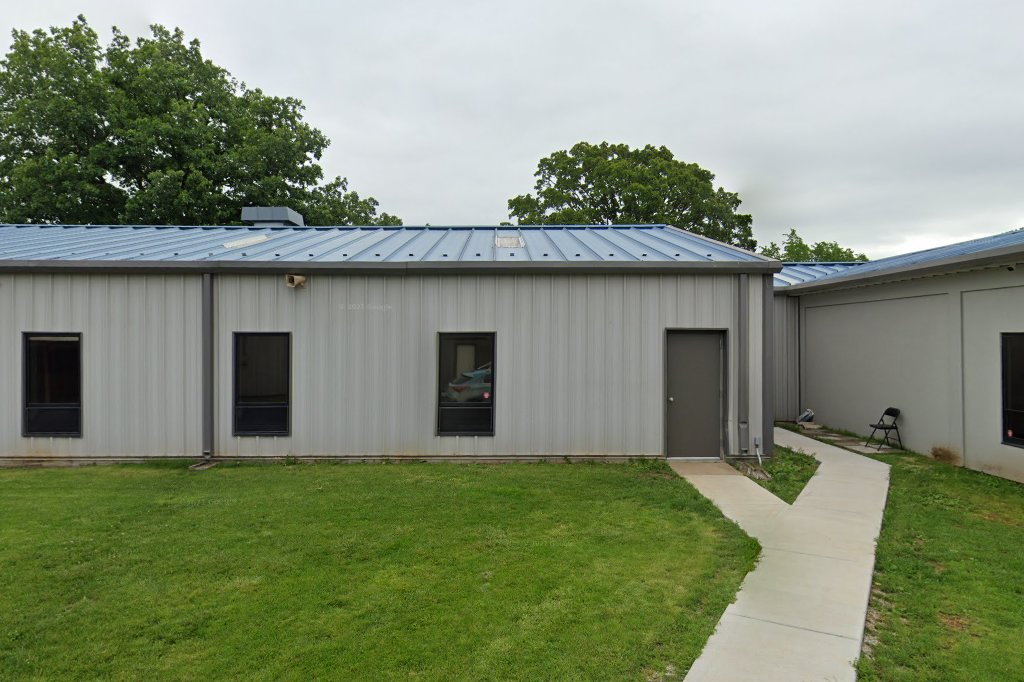 Golden Paw Pet Resort in Joplin, MO The County Office