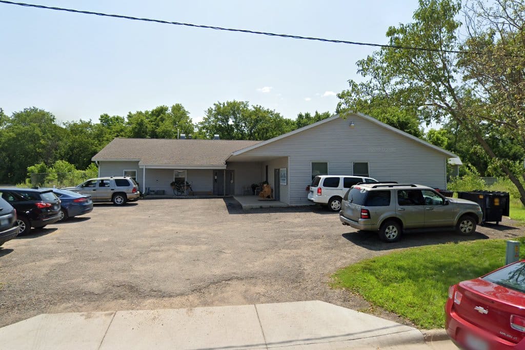 Dog Shelters in Red Wing, MN Find Paw Pal