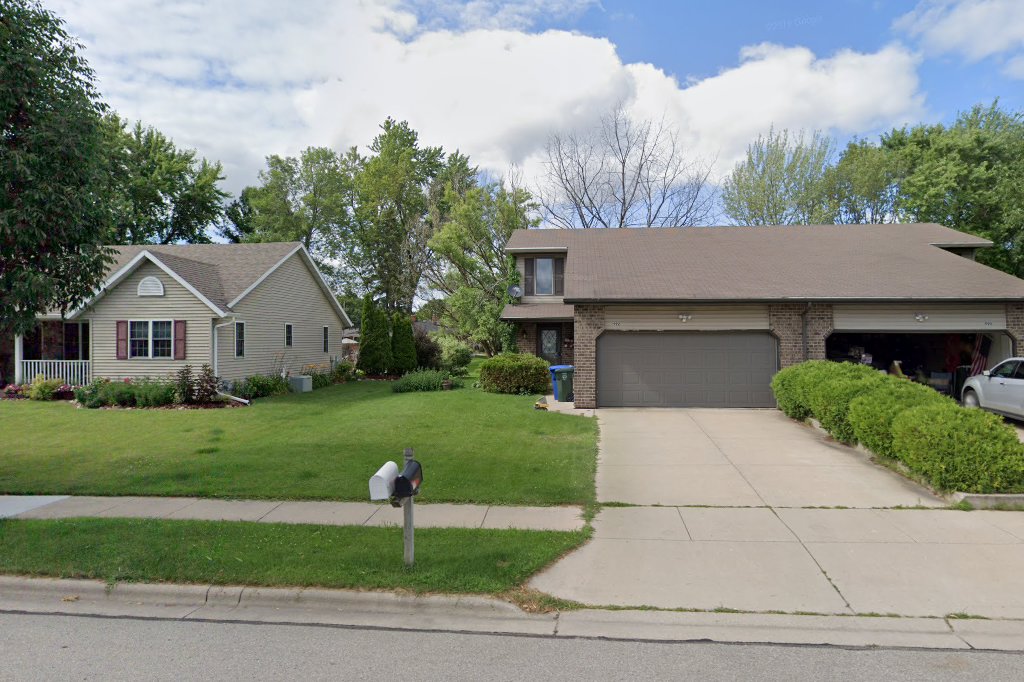 Green Acres Boxer Rescue of Wisconsin in Green Bay, WI Find Paw Pal