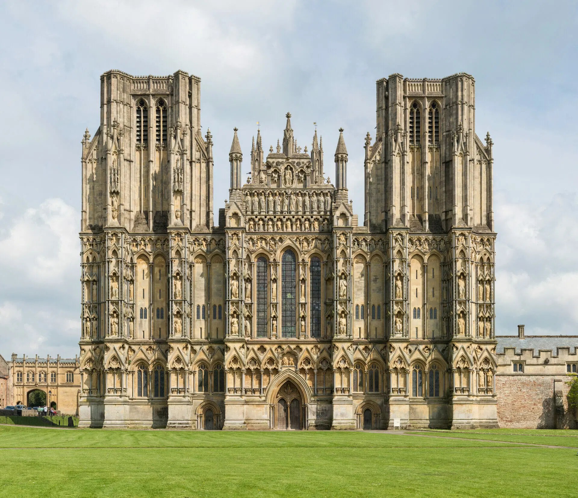 Exploring Exquisite History And Characteristics Of Gothic Architecture With 10 Examples The