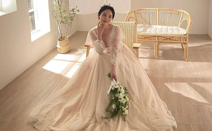 BTS JHope's sister Jung Jiwoo shares prewedding pics
