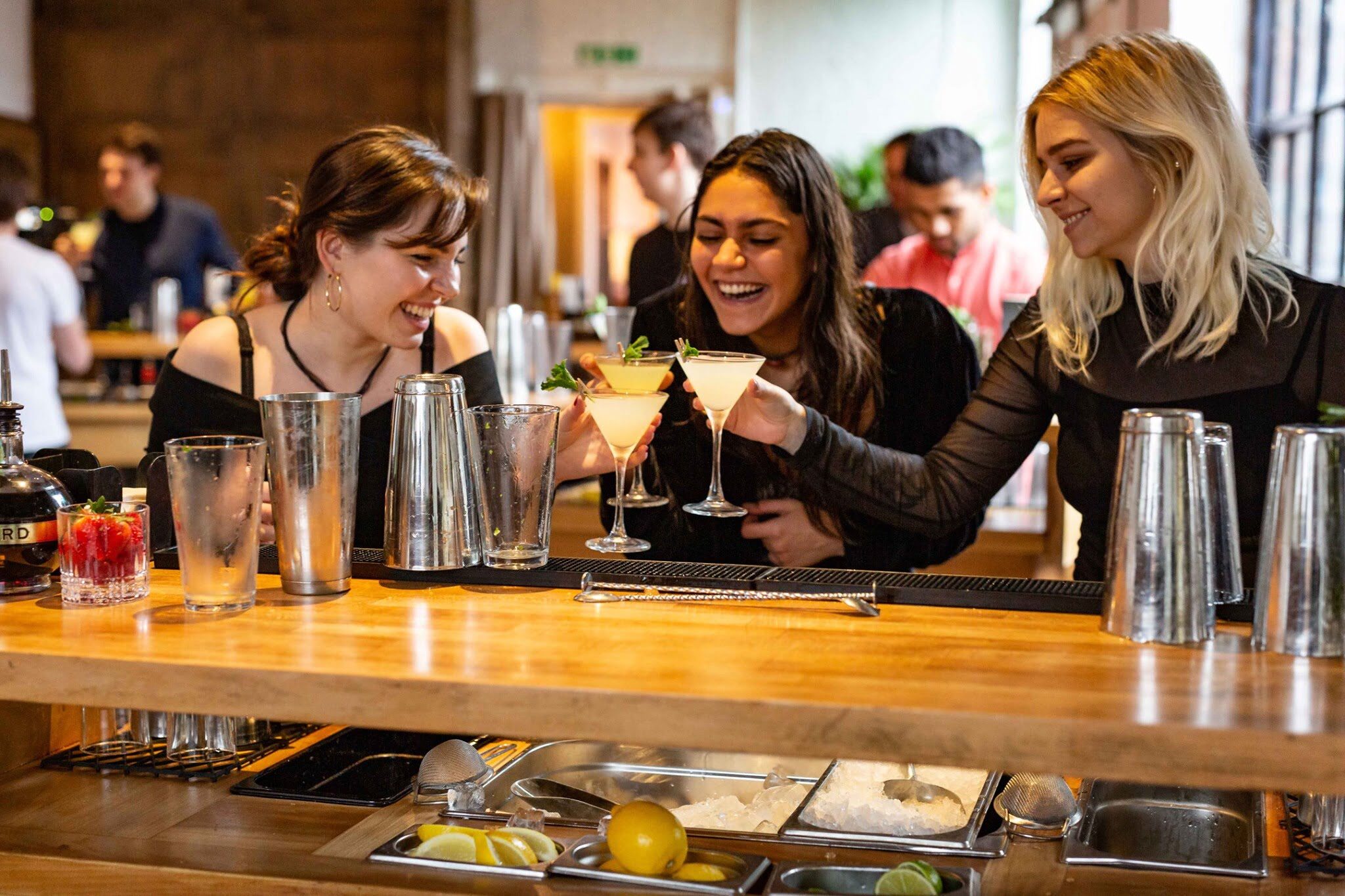 The Best CocktailMaking Classes in London The Nudge London