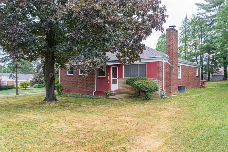 1562 Crestview Dr, Pittsburgh (Franklin Park), PA 15237 Franklin Park