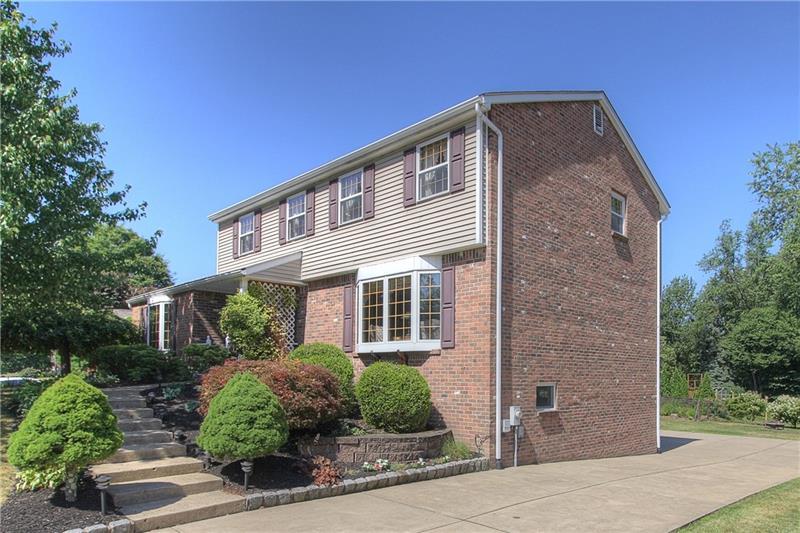 218 Westminster Dr, MoonCrescent Twp, PA 15108 MoonCrescent Twp