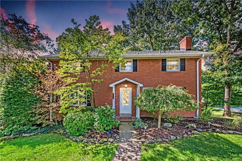 111 W Edgewood Dr, Peters Twp, PA 15317 Peters Twp Real Estate