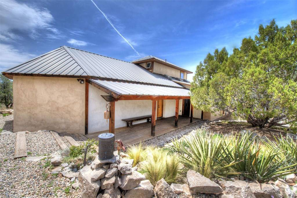 Artists’ New Mexico retreat lists for 560k
