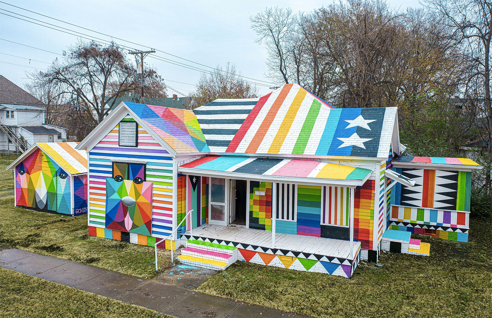 Artist Okuda San Miguel gives an Arkansas house a technicolour paint