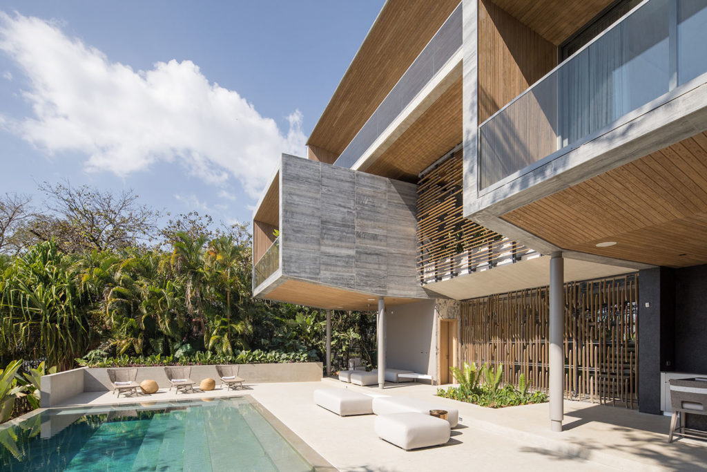 Studio Saxe’s ‘floating’ Atrium House is for sale in Costa Rica The Spaces