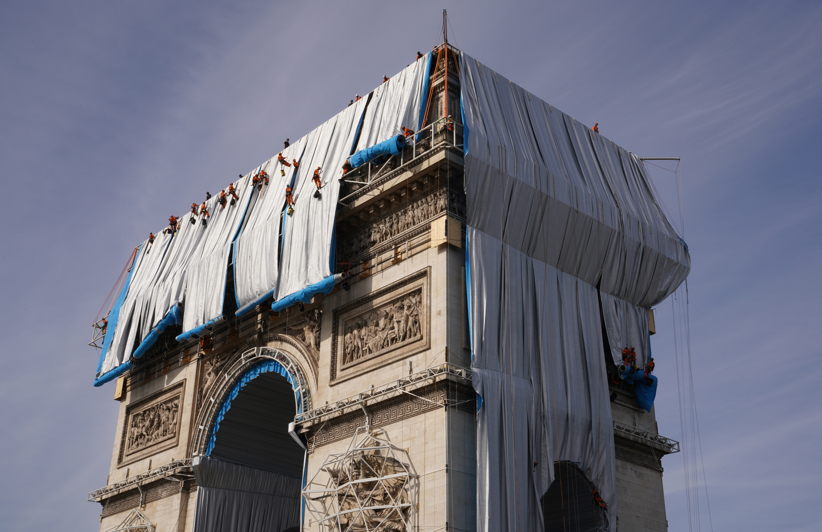 Christo S Vision For L Arc De Triomphe Unveiled 16 Months After His Death