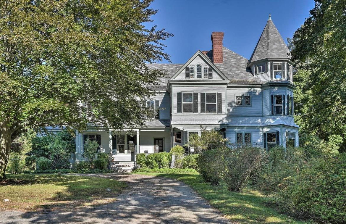 Timecapsule New Hampshire Victorian asks for 850k