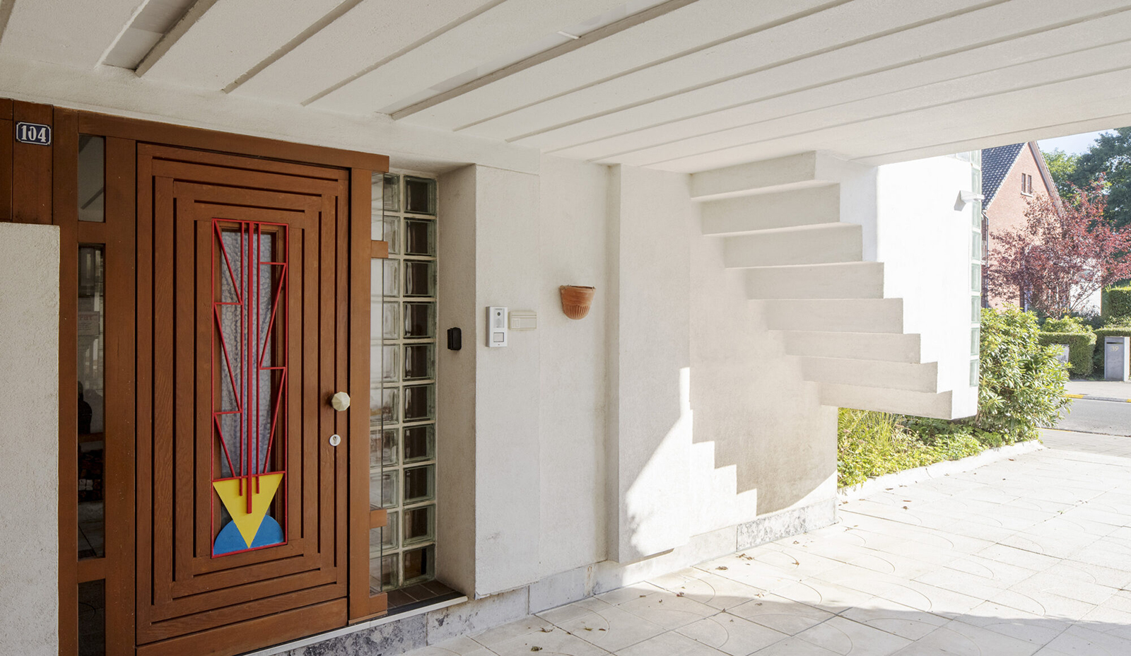A Belgian postmodernist built this glass house on a river outside