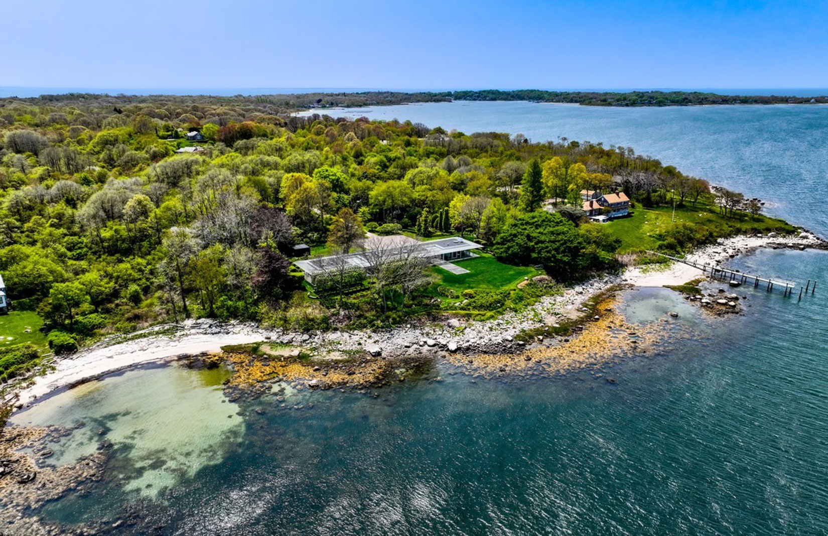 A Fishers Island 'glass house' asks for 8.25m The Spaces