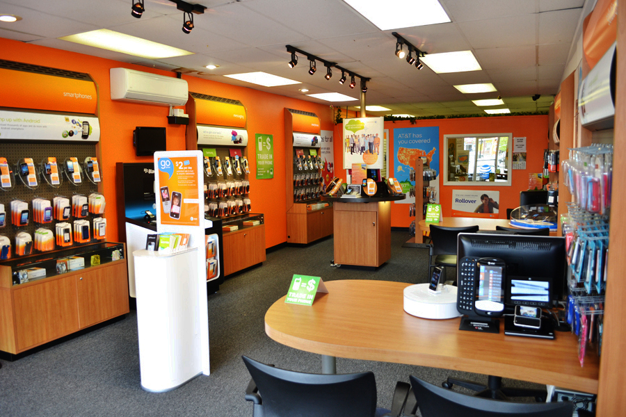 Preordered Your iPhone 4S in an AT&T Store? Don't Expect to Walk in