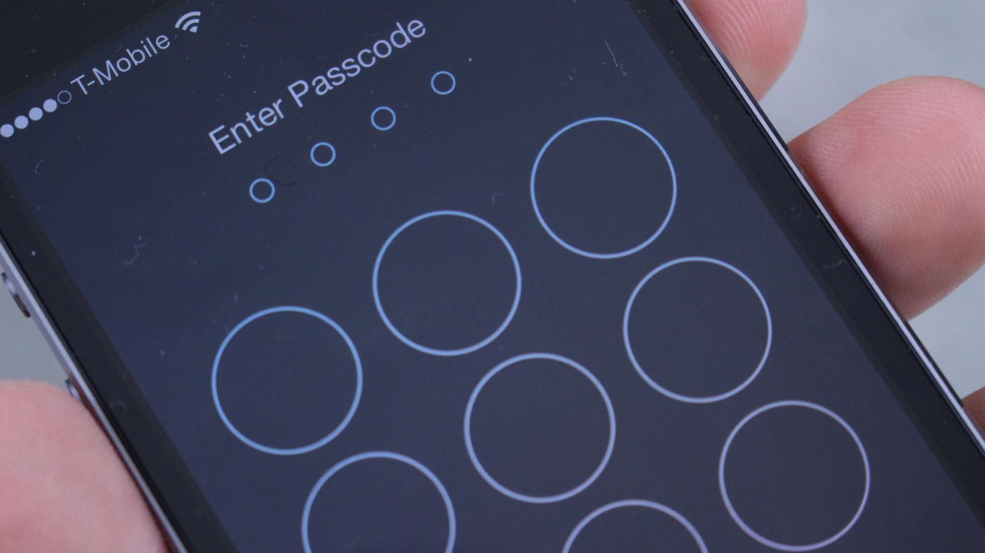 How to Remove the Numbers from the Pin Code Screen in iOS 7 (Video