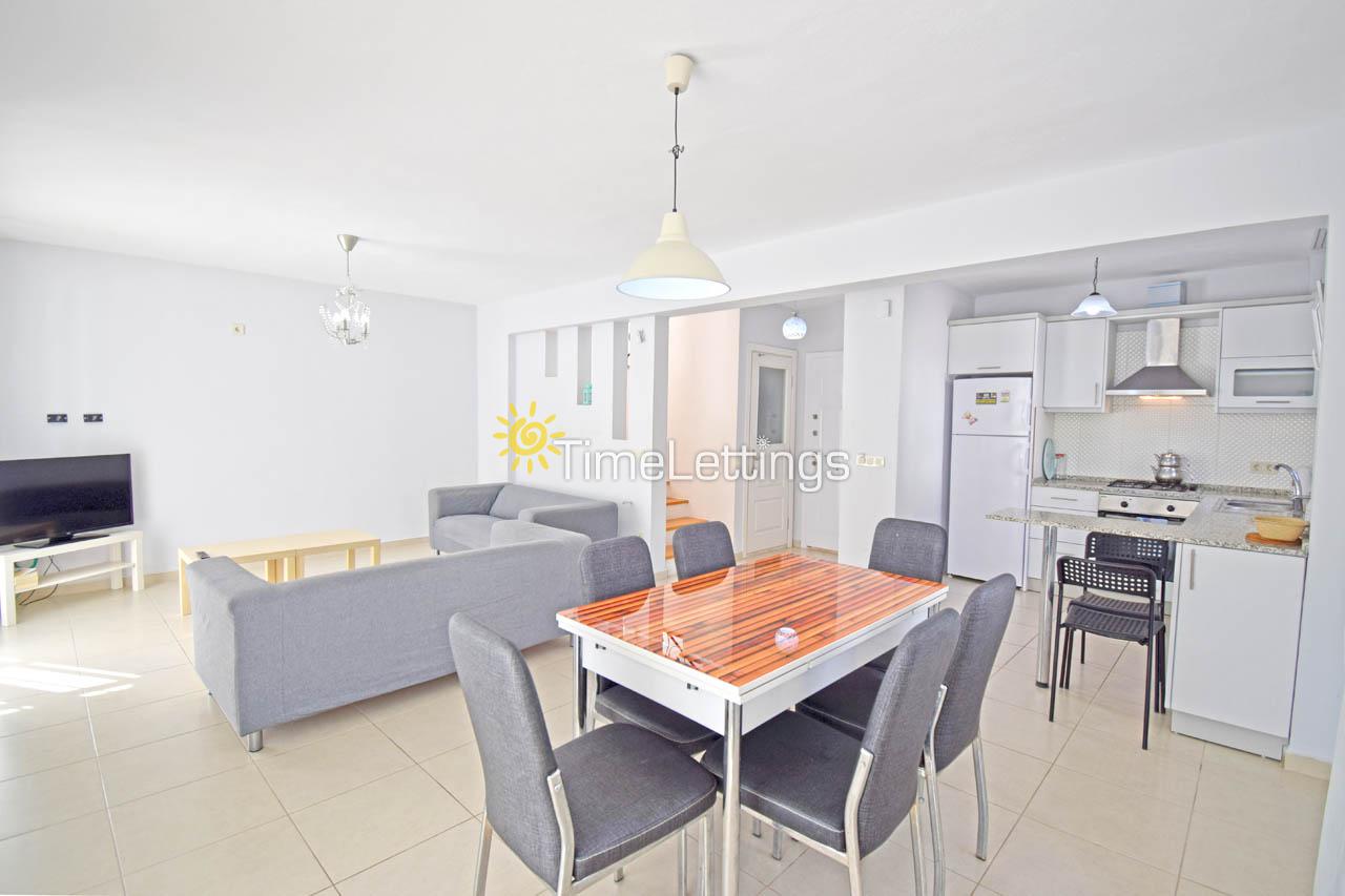 Villa Helen, 4 bedrooms private pool and garden villa Timelettings