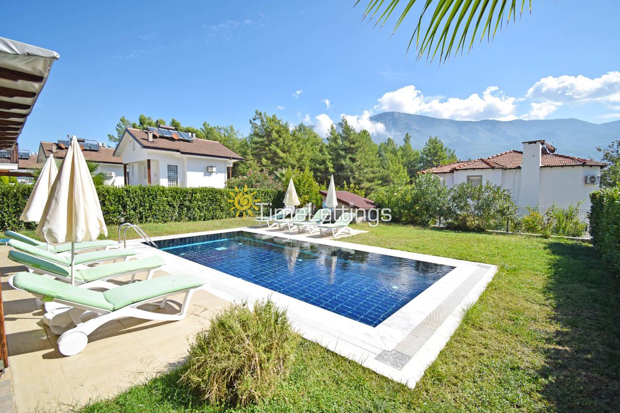 Villa Helen, 4 bedrooms private pool and garden villa Timelettings