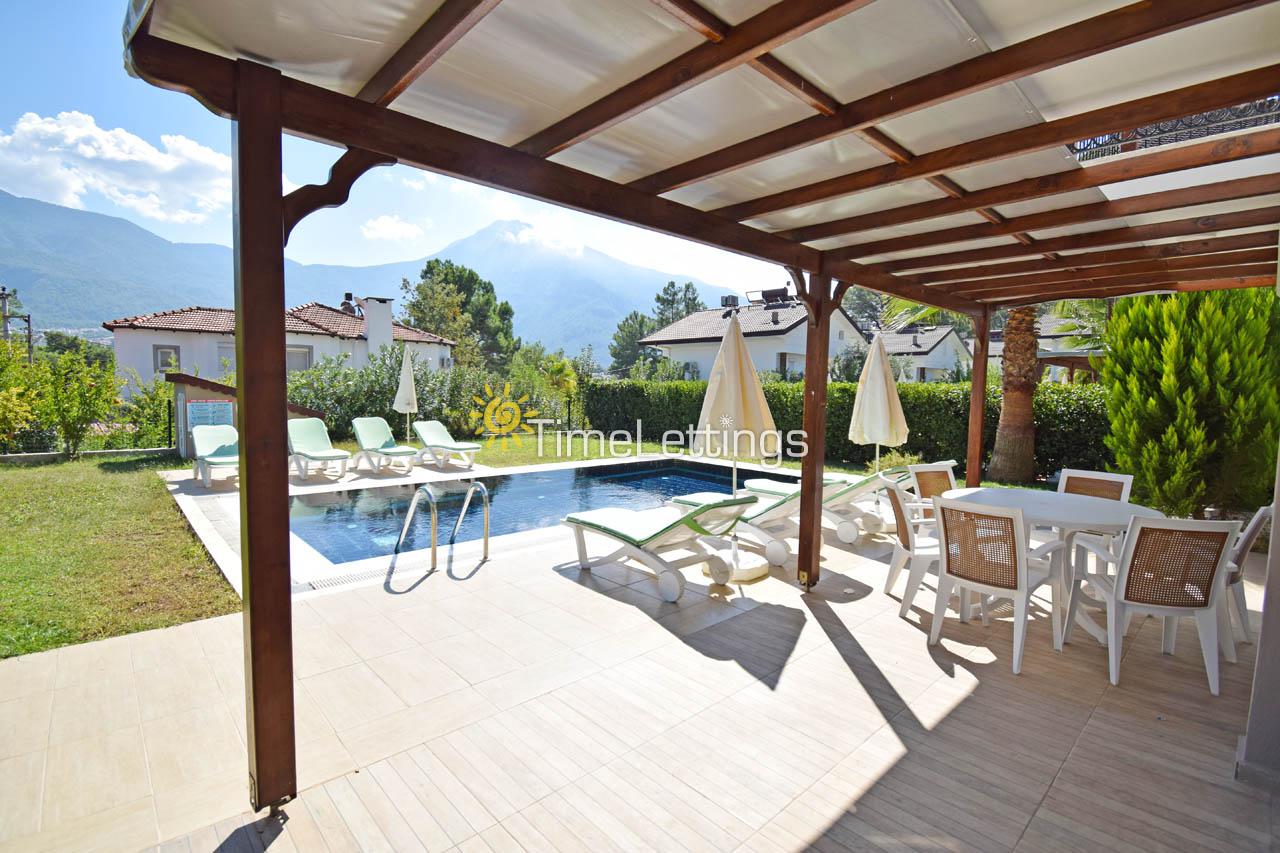 Villa Helen, 4 bedrooms private pool and garden villa Timelettings