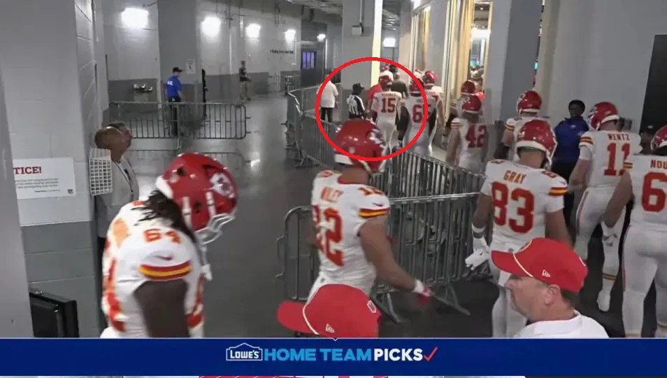 Patrick Mahomes Caught Chatting with Referee Before Chiefs-Falcons Game