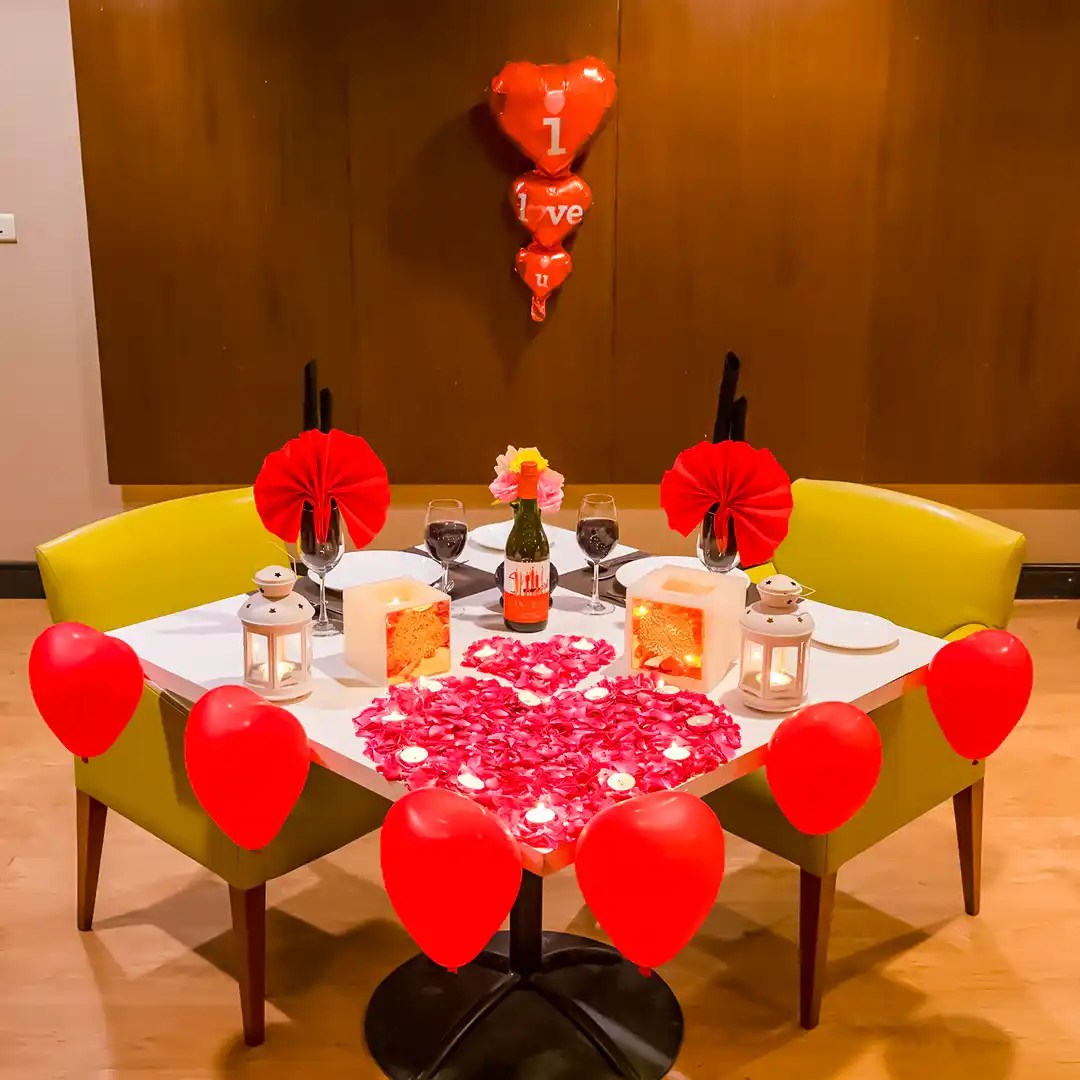 Experience Evenings with Romantic Candlelight Dinners in