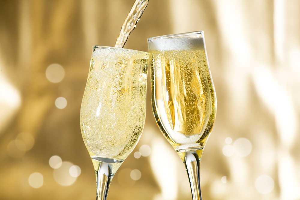 Why Are Champagne Bubbles Smaller Than Sparkling Wine Bubbles? ToronadoSD