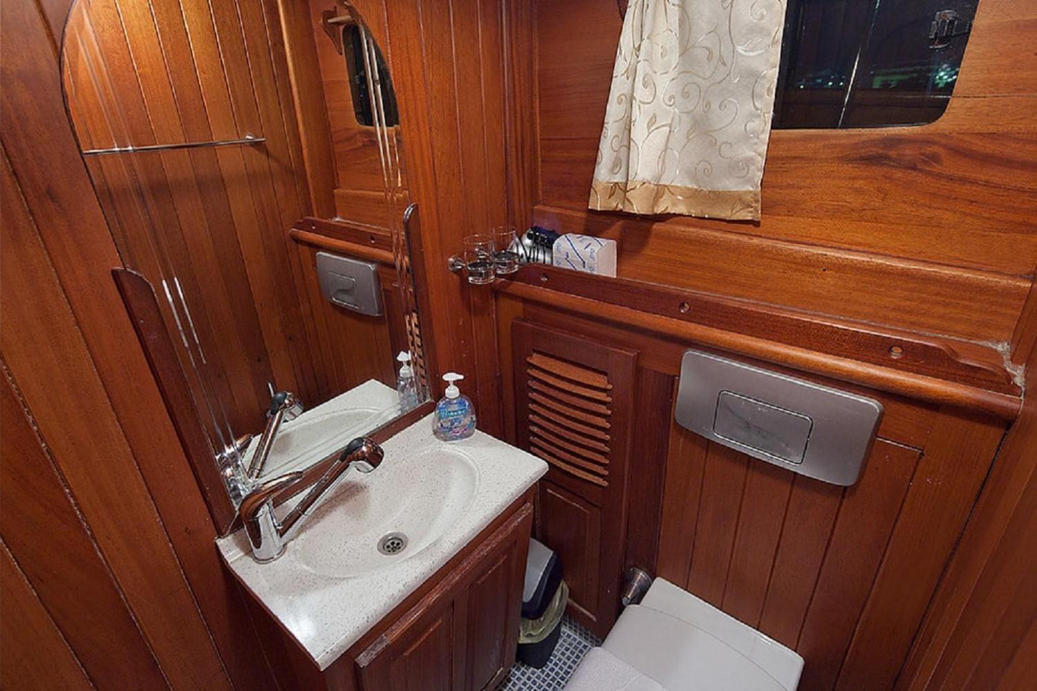 Gulet Bonaventura Private Charter (6 Cabins)