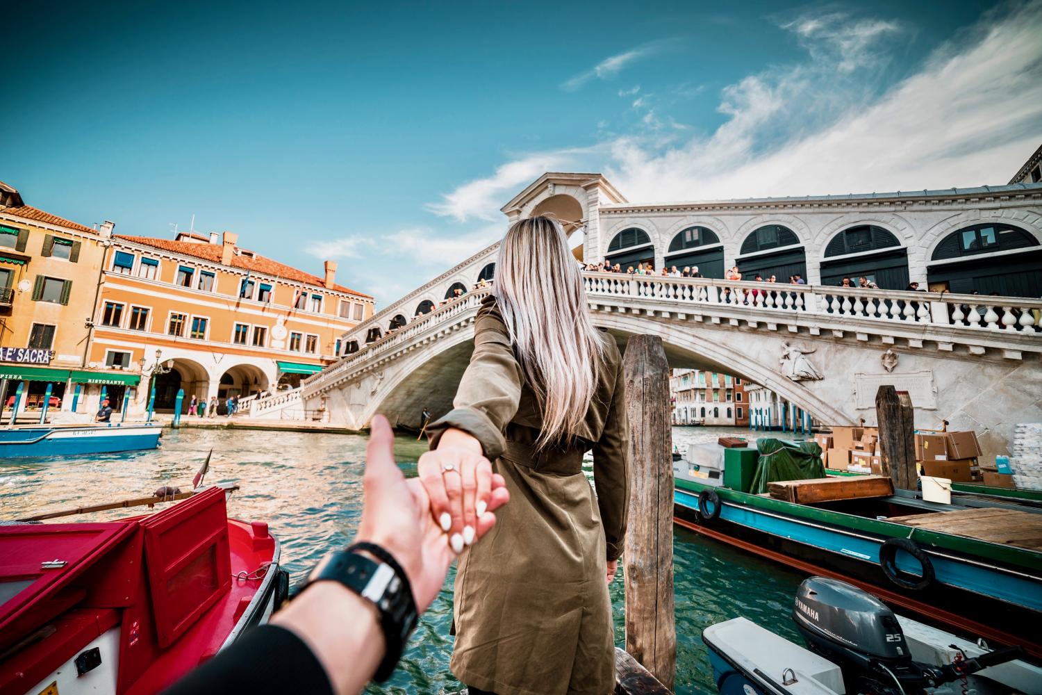 Venice Carnival Venice Gondola Ride & Discover Walking Tour