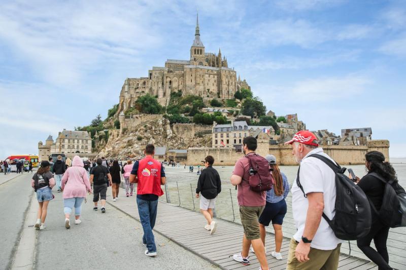 Mont Saint Michel Guided Tour from Paris Paris, France Gray Line