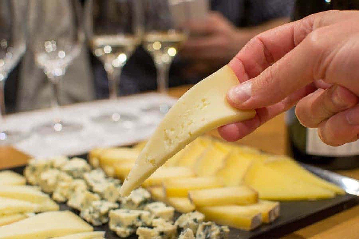 Guided Wine & Cheese Tasting in Barcelona Barcelona