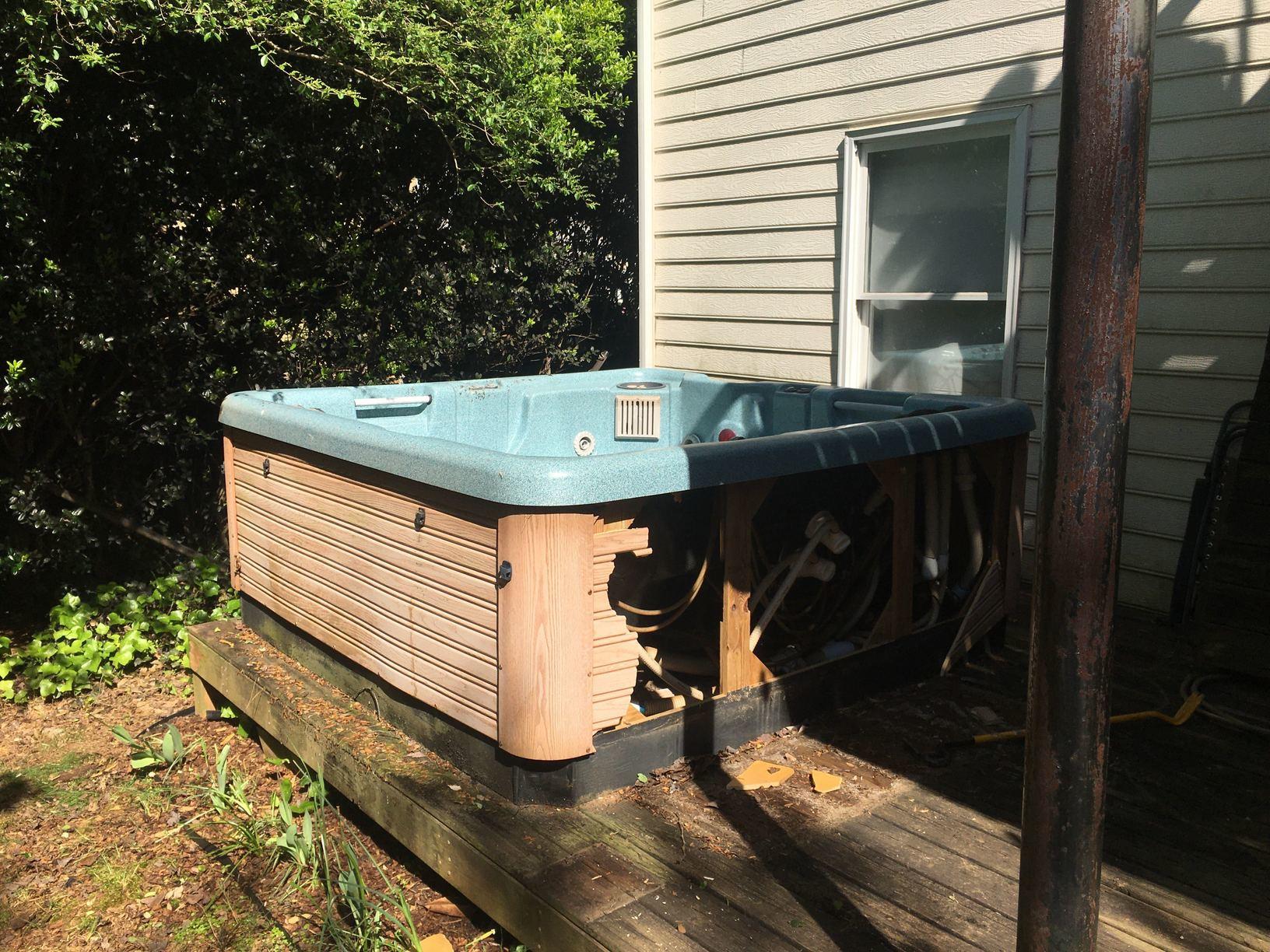 The Junkluggers of North Atlanta Before & After Photo Set Hot Tub