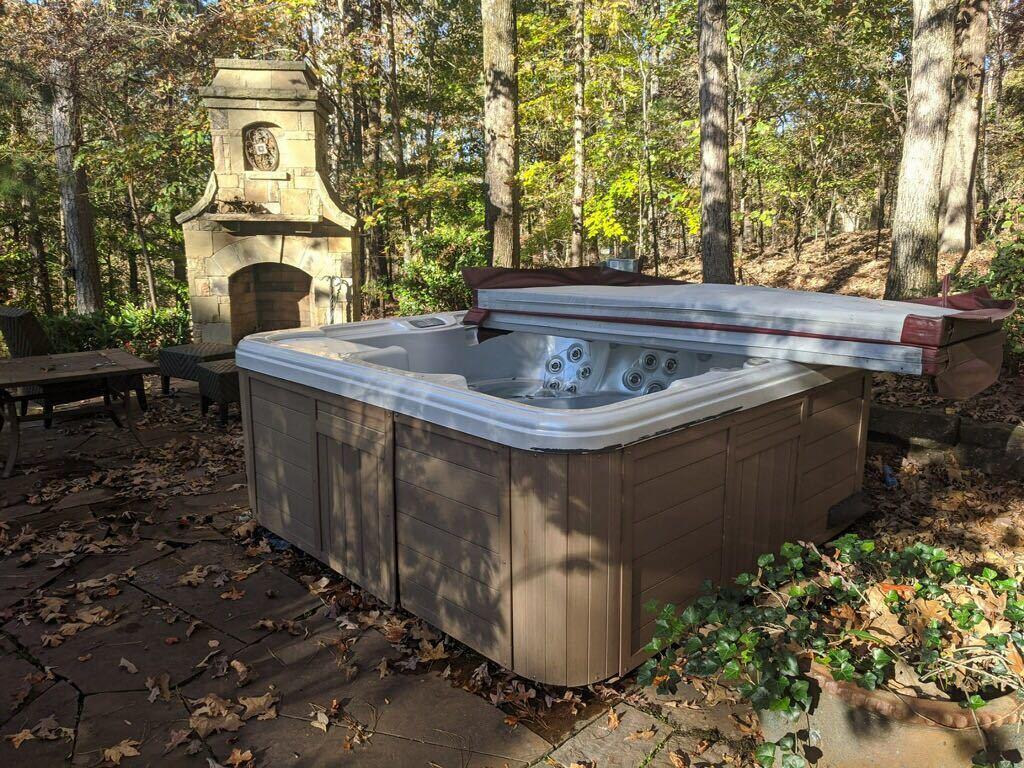 The Junkluggers of North Atlanta Before & After Photo Set Hot tub