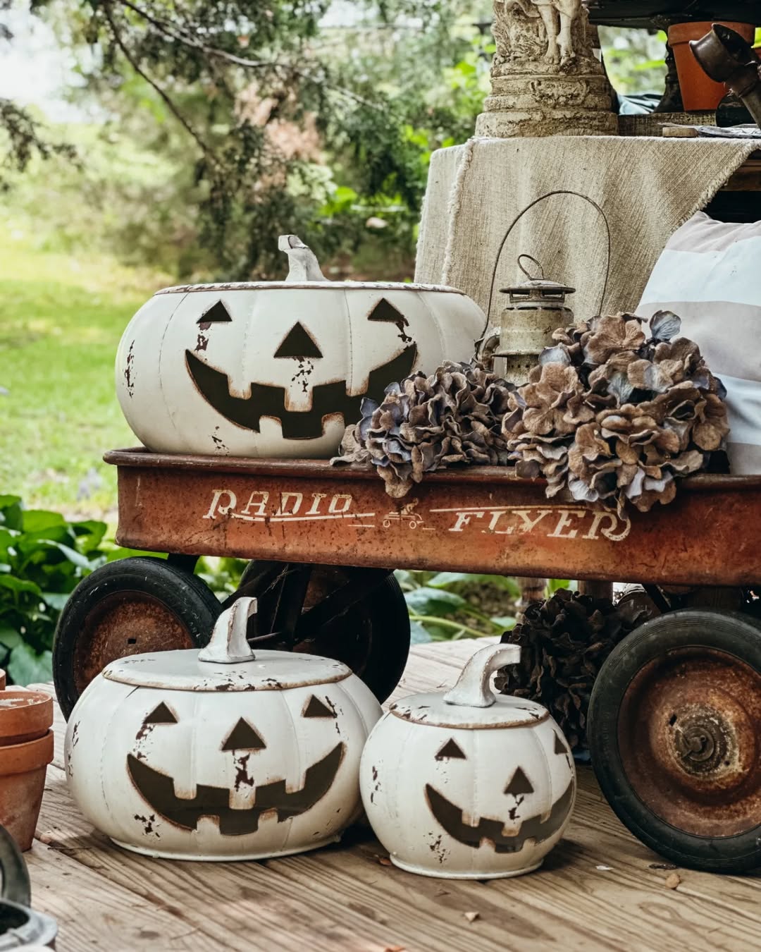 32 Minimalist Halloween Decor Ideas Youll Regret Not Trying Before