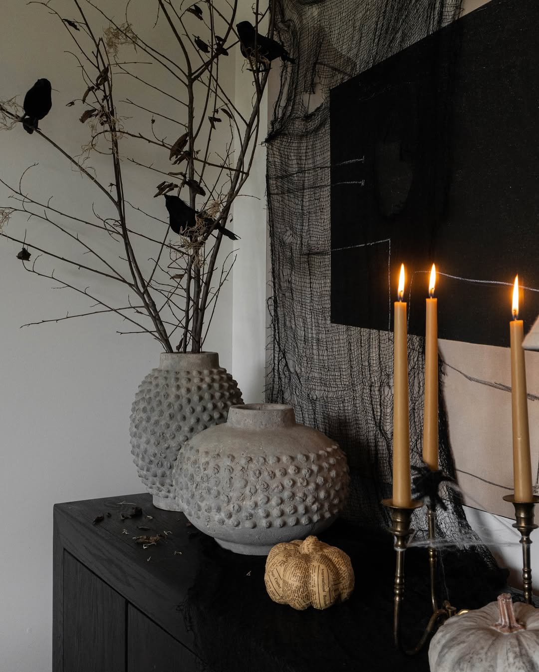 32 Minimalist Halloween Decor Ideas Youll Regret Not Trying Before