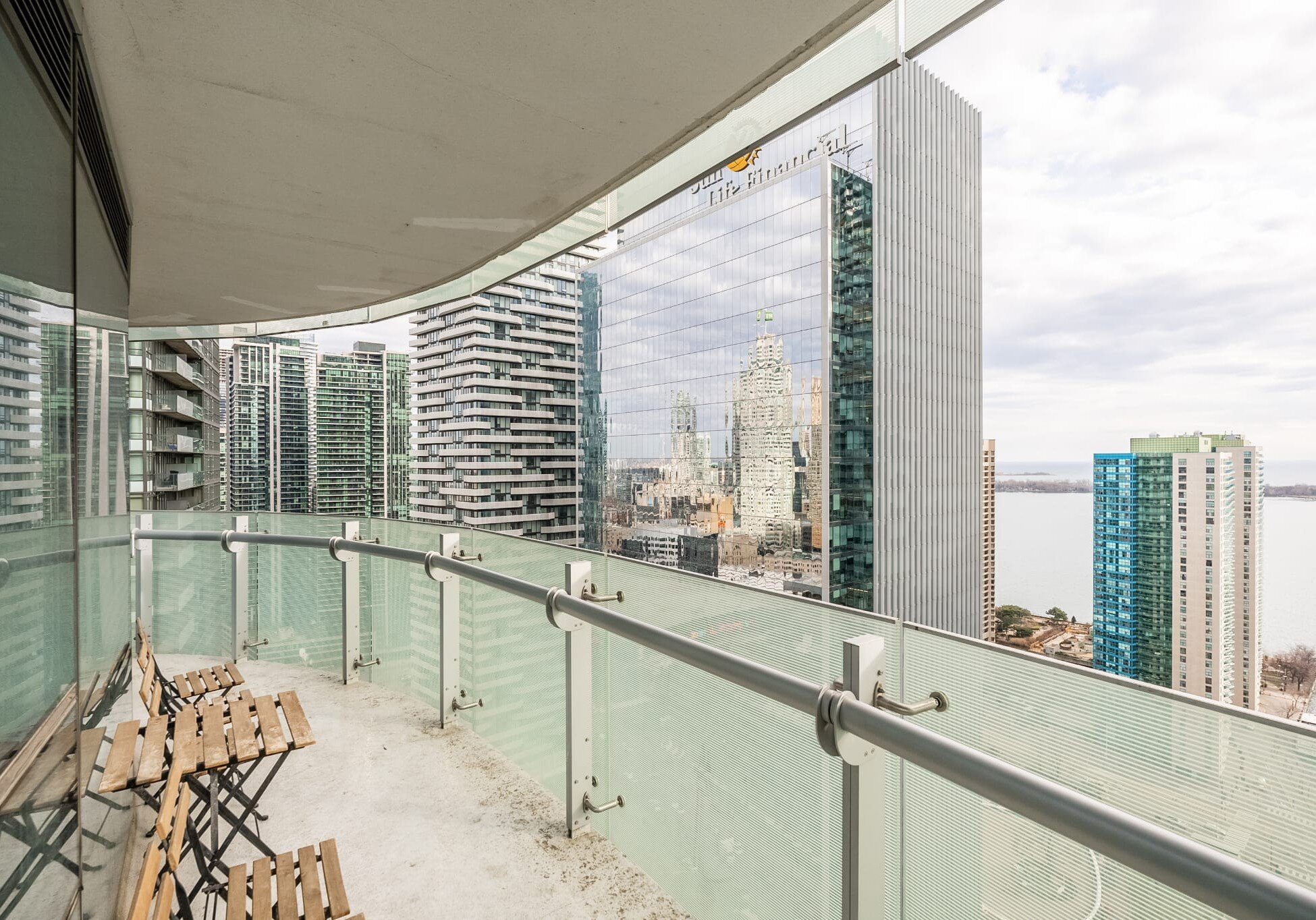 Premier Luxury 3 Bedroom Condo Downtown Toronto