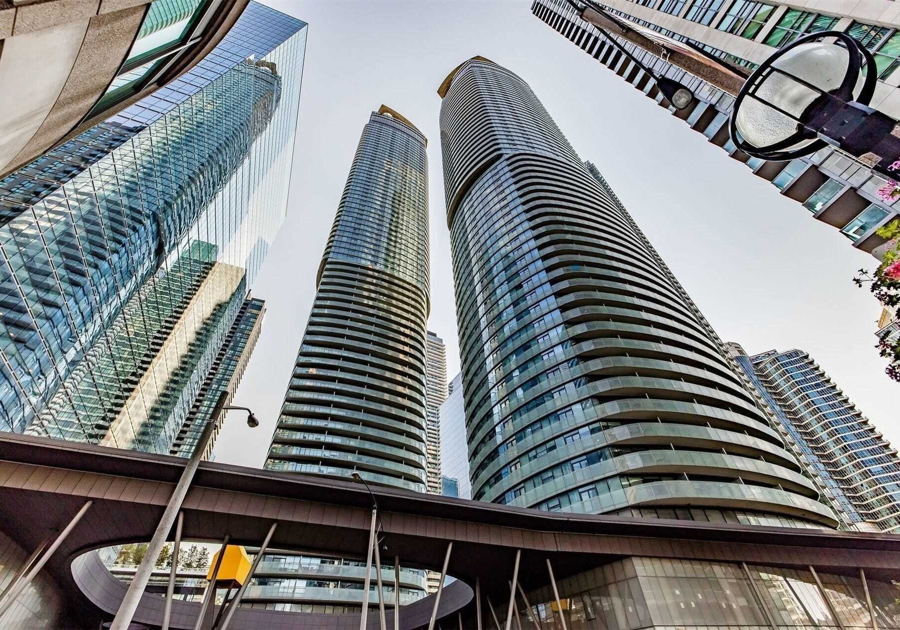 Premier Luxury 3 Bedroom Condo Downtown Toronto