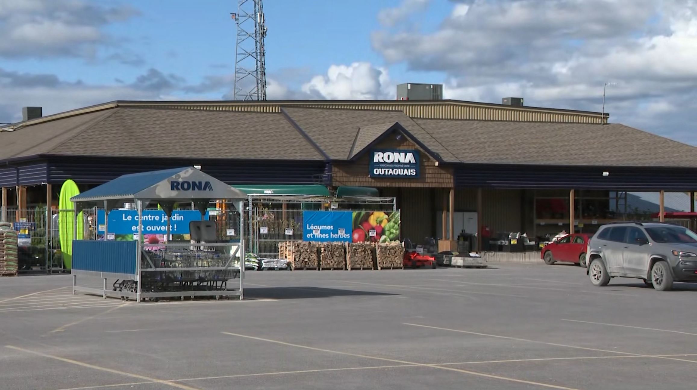 Rona de Buckingham vandalisme et vol d'un Ford F250 en pleine nuit