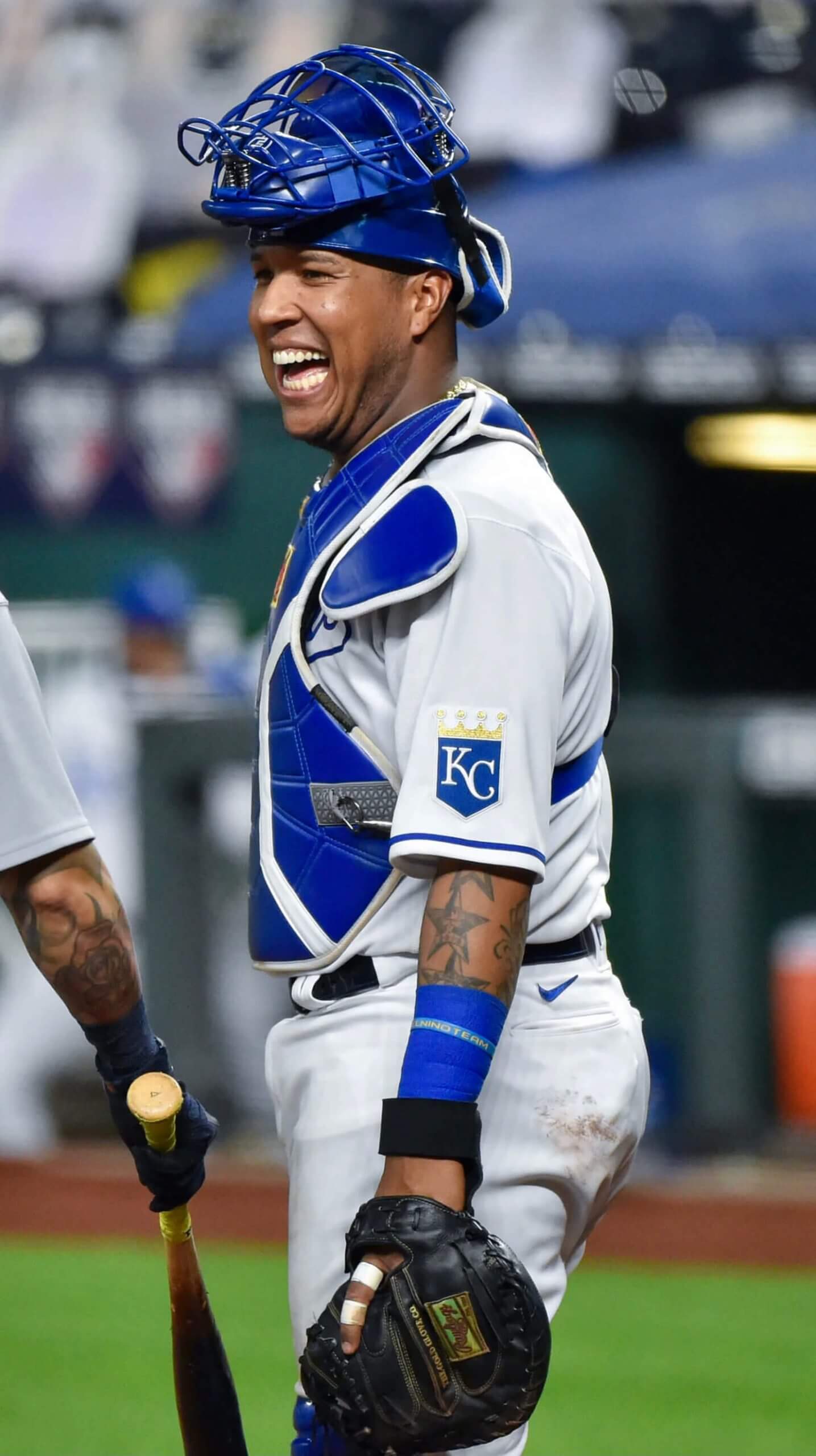 MLB Catchers Wearing Unusual Mitt/Wristband Strap