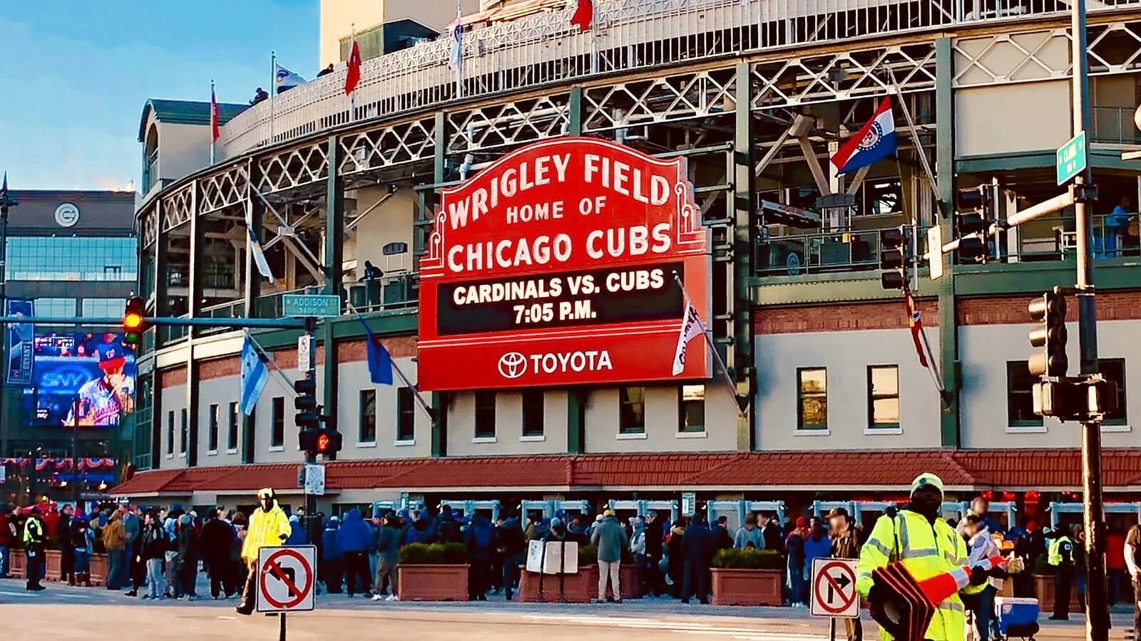 Wrigley Field Vendor Gives Uni Watch Discount