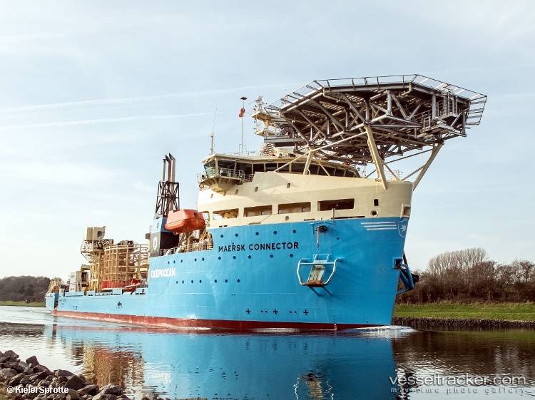 MAERSK CONNECTOR Vessel photos for KielerSprotte