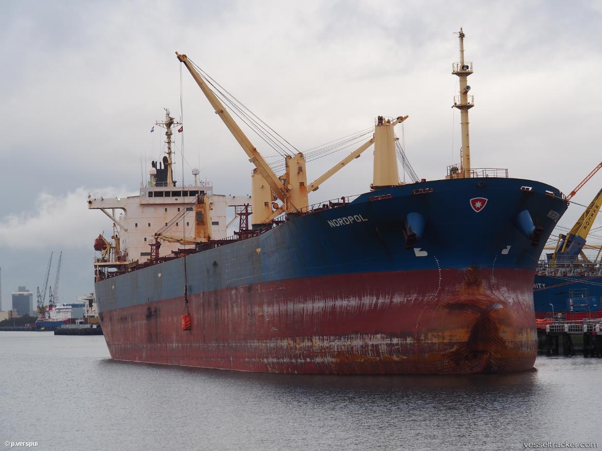 NEW PIONEER Vessel photos for PietVerspui