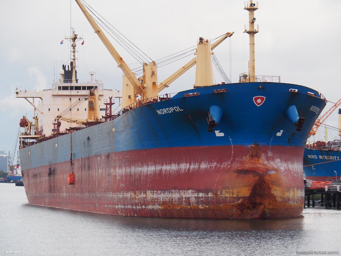 NEW PIONEER Vessel photos for PietVerspui