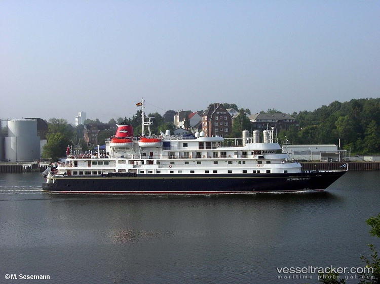 CALEDONIAN SKY Vessel photos for Manner