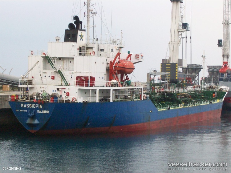 MT PIONEER Vessel photos for buque