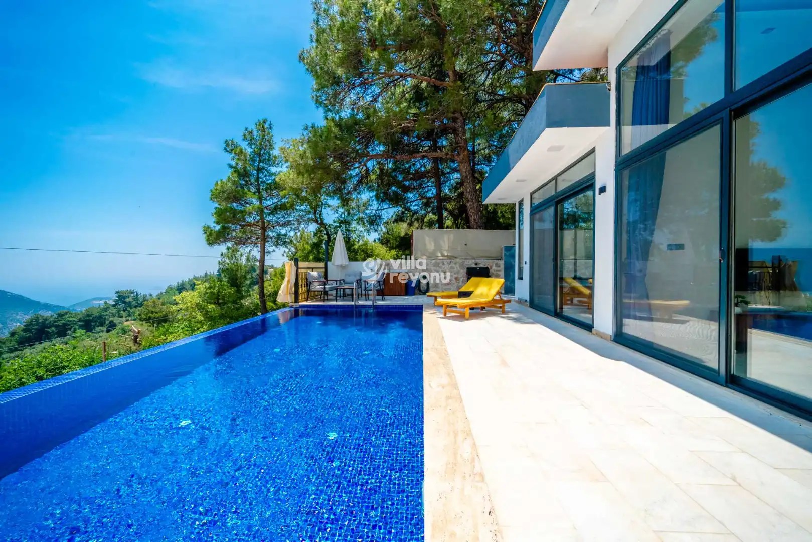 Villa Fortune Jakuzi & Bahçe Alanlı 4 Kişilik Villa Kiralama