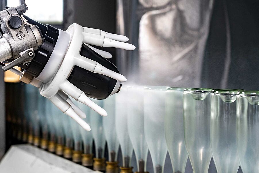 Electrostatic coating of glass bottles WAGNER