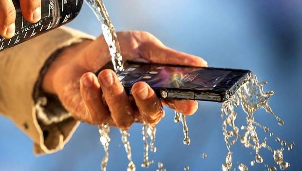 Sony Xperia Z2 vs Galaxy S5 the Ultimate Water
