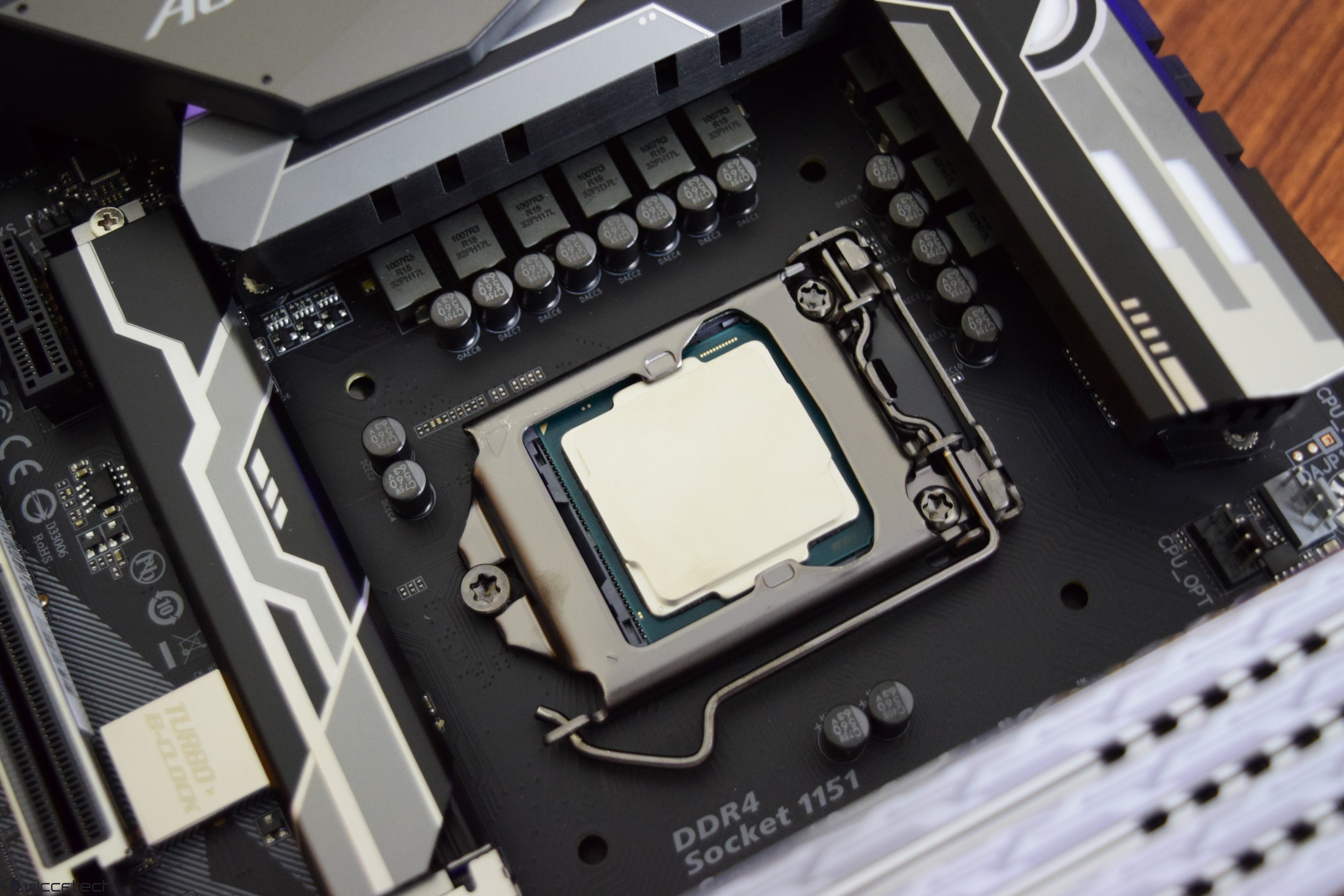 Intel Core i79700K 8 Core CPU 5.3 GHz Overclock and