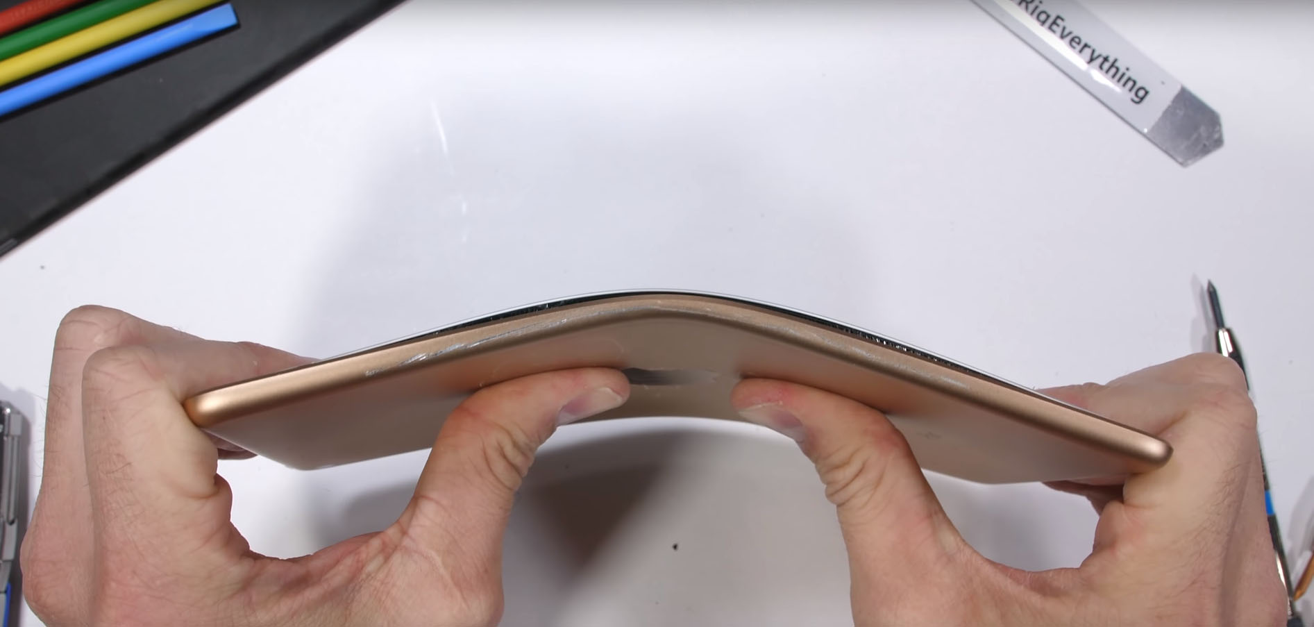 iPad mini 5 Bend Test Reveals the Latest Tablet Is Slightly More