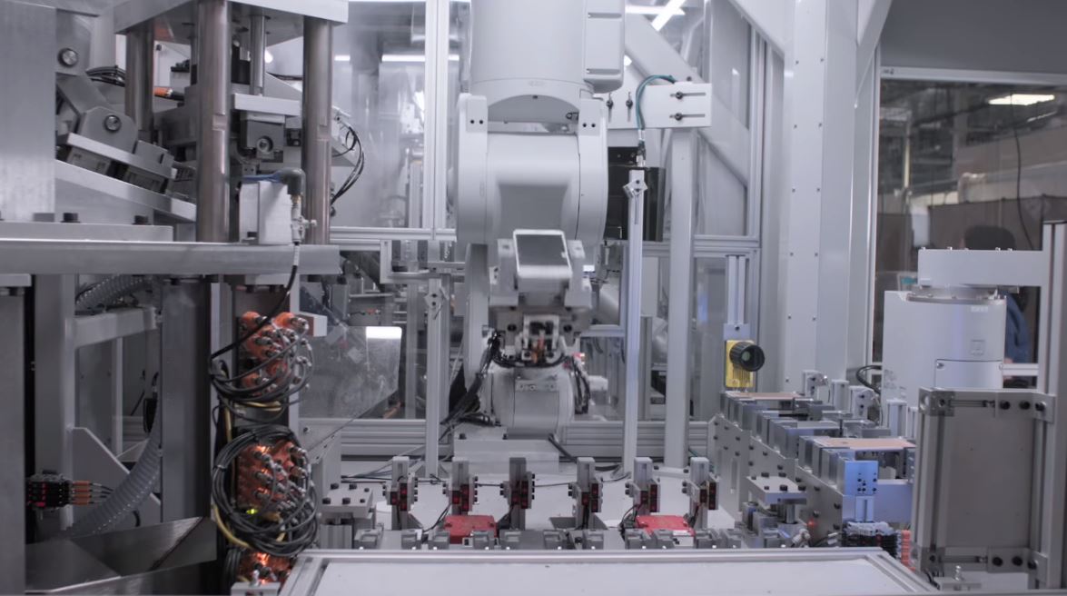 Apple's Daisy Robot Will Recycle Minerals From Old iPhones, Will Share