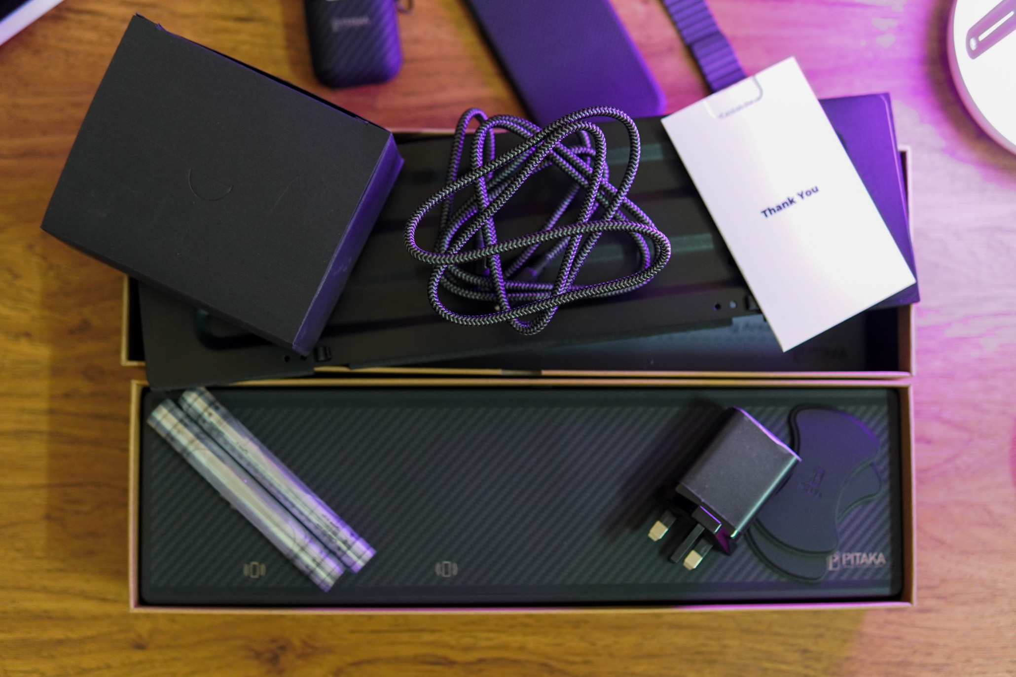 Pitaka MagEZ Bar Review WallMount Qi Wireless Charger
